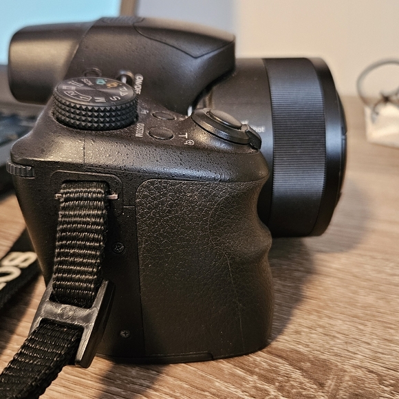 Sony DSC-HX350 20.4MP Camera - Picture 5 of 8